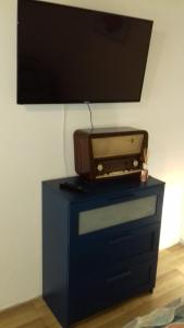 TV a/nebo společenská místnost v ubytování Ov152 Apartman