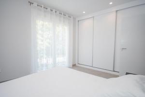 A bed or beds in a room at Cubo's Apartamento Tivoli B3