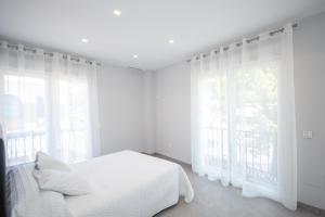 A bed or beds in a room at Cubo's Apartamento Tivoli B3