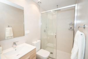 A bathroom at Cubo's Apartamento Tivoli B3