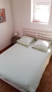 Ένα ή περισσότερα κρεβάτια σε δωμάτιο στο BANDOL Maison de Campagne