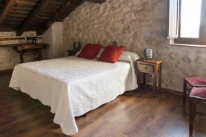 Postel nebo postele na pokoji v ubytování Casa Rural Los Yeros Aldeasoña - Segovia