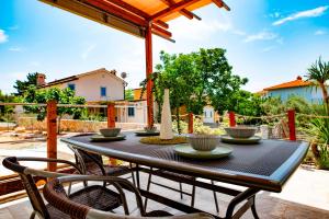 a patio with a table and chairs on a balcony at Lavanda Apartments&Studios in Pinezici