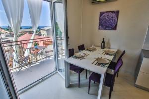 Balkón alebo terasa v ubytovaní Family Beach Apartments