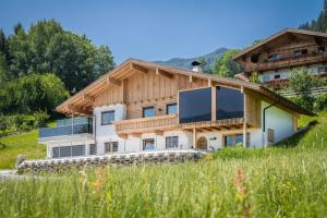 Üldine mäevaade või majutusasutusest "Chalet Bergzeit" Ferienhaus mit Sauna & Wellness pildistatud vaade