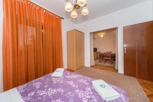 a bedroom with a bed with two scales on it at Apartman Zorica in Biograd na Moru
