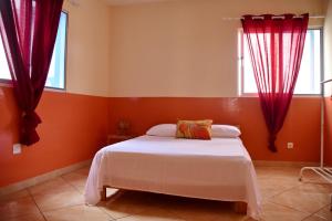 Letto o letti in una camera di Meeting Point- Tarrafal Center, also in Praia & Fogo-NO CASH ACCEPTED