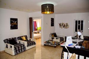 Area soggiorno di Meeting Point- Tarrafal Center, also in Praia & Fogo-NO CASH ACCEPTED
