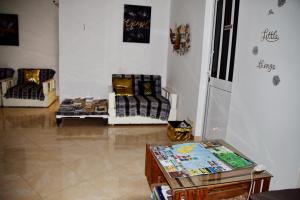 Area soggiorno di Meeting Point- Tarrafal Center, also in Praia & Fogo-NO CASH ACCEPTED