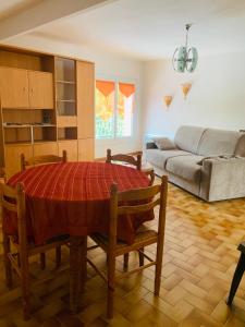 a living room with a table and a couch at La Bienvenue in Tourtrol