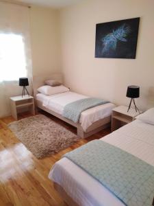 Postel nebo postele na pokoji v ubytování Apartments Ana