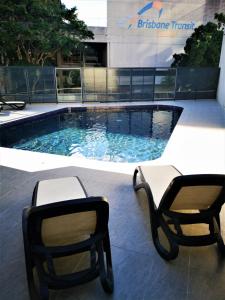 two chairs and a swimming pool in a building at Abbey On Roma Hotel & Apartments in Brisbane +55 photos