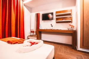Ένα ή περισσότερα κρεβάτια σε δωμάτιο στο HOTEL MAKARIM TETOUAN