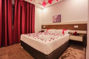 Ένα ή περισσότερα κρεβάτια σε δωμάτιο στο HOTEL MAKARIM TETOUAN