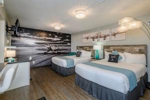 a hotel room with two beds and a tv at Lions Gate Hotel in Sacramento +44 photos