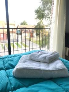 Departamento en Chascomús a dos cuadras de laguna客房内的一张或多张床位