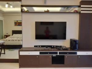 TV a/nebo společenská místnost v ubytování PICO DE LORO RESORT CONDOTEL