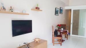 TV a/nebo společenská místnost v ubytování PICO DE LORO RESORT CONDOTEL