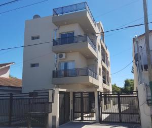 Το κτήριο όπου στεγάζεται  το διαμέρισμα