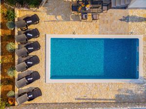 Bazén v ubytování Holiday home MB nebo v jeho okolí