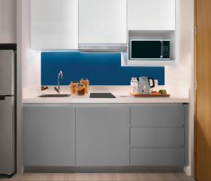 Kuchyň nebo kuchyňský kout v ubytování Citadines Cebu City
