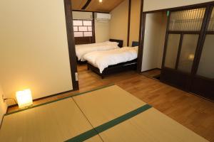 Кровать или кровати в номере Kyoto Gion No Yado