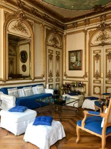 a living room with a blue couch and chairs at Chez Madame de Bellecour in Lyon