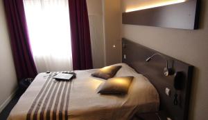 Postel nebo postele na pokoji v ubytování Hotel Pyrenées Atlantique