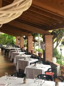 A restaurant or other place to eat at Agriturismo La Betulla