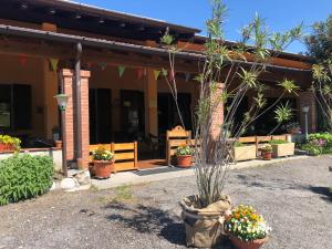 A garden outside Agriturismo La Betulla