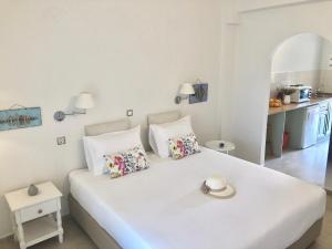Postel nebo postele na pokoji v ubytování NIKOLETA'S CORFU APARTMENTS