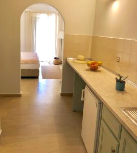 Kuchyň nebo kuchyňský kout v ubytování NIKOLETA'S CORFU APARTMENTS