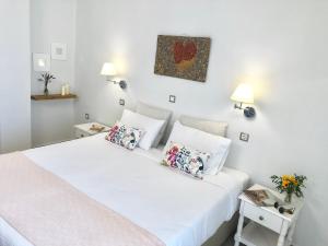 Postel nebo postele na pokoji v ubytování NIKOLETA'S CORFU APARTMENTS