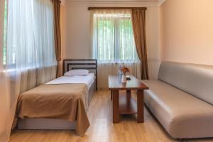Postel nebo postele na pokoji v ubytování Ariana Family Hotel