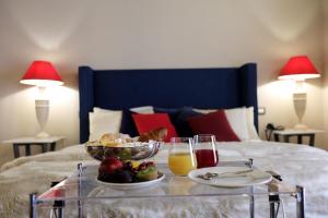 A bed or beds in a room at Residenza Palazzo Fortuna - Boutique Hotel