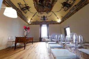 A seating area at Residenza Palazzo Fortuna - Boutique Hotel