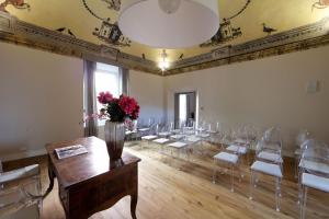 A seating area at Residenza Palazzo Fortuna - Boutique Hotel