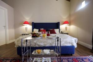 A bed or beds in a room at Residenza Palazzo Fortuna - Boutique Hotel