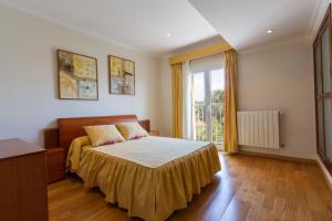 a bedroom with a bed and a window at Villa Alzina alojamiento vacacional a 10 minutos de la playa de Cala Millor, Mallorca in Cala Millor +13 photos