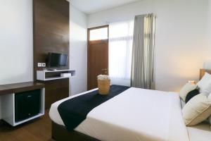 Postel nebo postele na pokoji v ubytování Kak Garden Inn