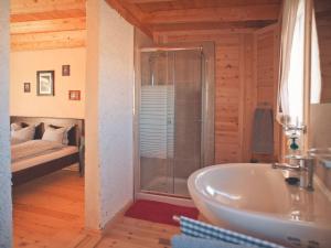 A bed or beds in a room at Bungalow - Fuego - Surf & Yoga Villa