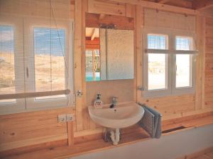 A bathroom at Bungalow - Fuego - Surf & Yoga Villa