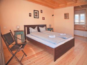 A bed or beds in a room at Bungalow - Fuego - Surf & Yoga Villa