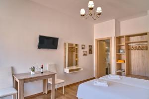 Posteľ alebo postele v izbe v ubytovaní Emmanouela's Apts