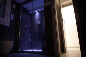a bathroom with a shower with a glass door at Wellness Home Rome in Rome