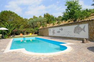 Bazén v ubytovaní Agriresort Villa Bentivoglio alebo v jeho blízkosti