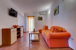 a living room with a couch and a table at Apartments Radojević in Petrovac na Moru