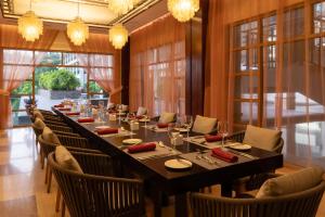 Restoran või mõni muu söögikoht majutusasutuses Savoy Seychelles Resort & Spa