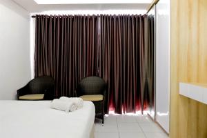 Postel nebo postele na pokoji v ubytování Homey Studio at Casa De Parco Apartment By Travelio + 11 fotografií