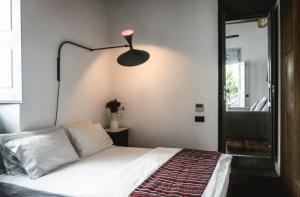 A bed or beds in a room at One Manto Square